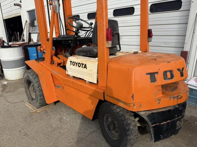 フォークリフトサイドシフト付き！トヨタ 2FG25 2.5トン ダブルタイヤ