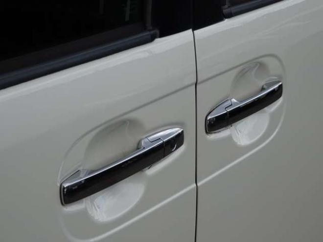 N-BOXカスタムG ターボSSパッケージ 4WD　本州仕入・ナビ・TV・Bluetooth・バックカメラ・ETC・両側パワスラ・禁煙車・シートヒーター 660