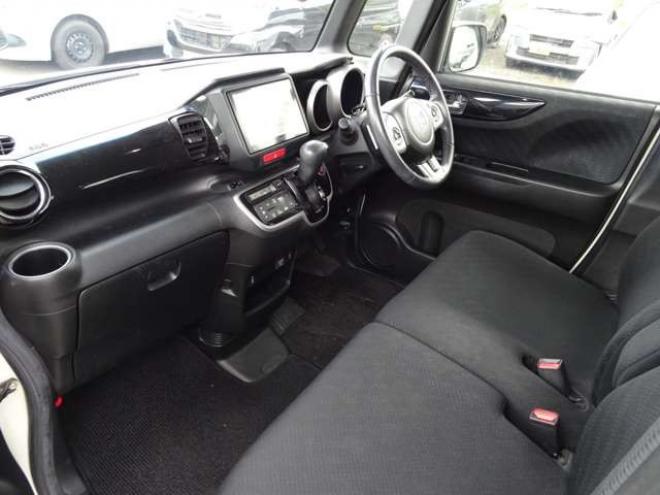 N-BOXカスタムG ターボSSパッケージ 4WD　本州仕入・ナビ・TV・Bluetooth・バックカメラ・ETC・両側パワスラ・禁煙車・シートヒーター 660