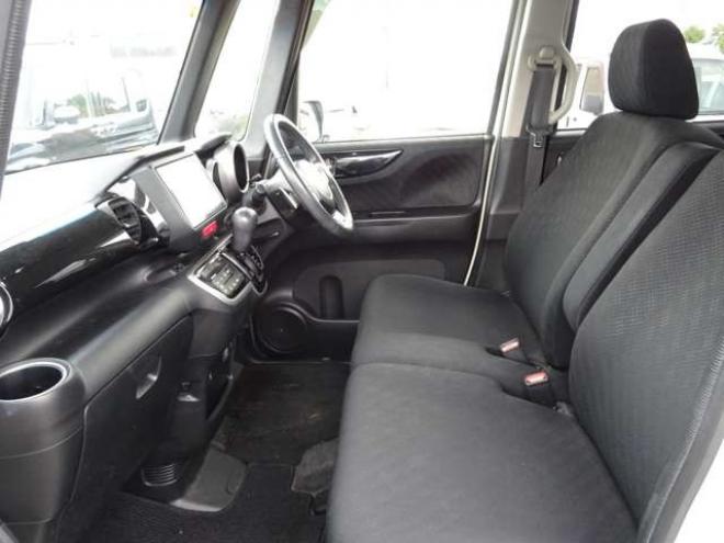 N-BOXカスタムG ターボSSパッケージ 4WD　本州仕入・ナビ・TV・Bluetooth・バックカメラ・ETC・両側パワスラ・禁煙車・シートヒーター 660