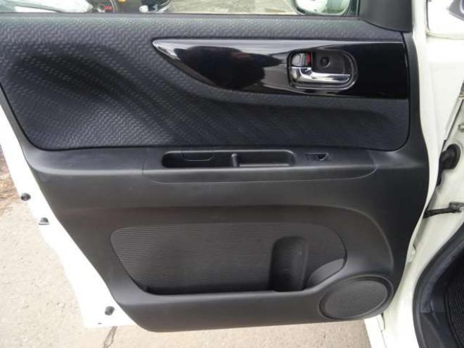 N-BOXカスタムG ターボSSパッケージ 4WD　本州仕入・ナビ・TV・Bluetooth・バックカメラ・ETC・両側パワスラ・禁煙車・シートヒーター 660