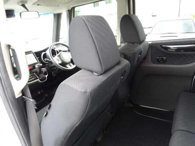 N-BOXカスタムG ターボSSパッケージ 4WD　本州仕入・ナビ・TV・Bluetooth・バックカメラ・ETC・両側パワスラ・禁煙車・シートヒーター 660