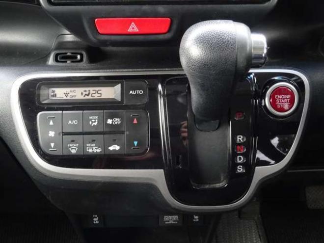 N-BOXカスタムG ターボSSパッケージ 4WD　本州仕入・ナビ・TV・Bluetooth・バックカメラ・ETC・両側パワスラ・禁煙車・シートヒーター 660