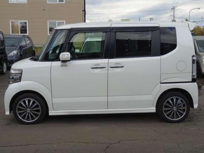 N-BOXカスタムG ターボSSパッケージ 4WD　本州仕入・ナビ・TV・Bluetooth・バックカメラ・ETC・両側パワスラ・禁煙車・シートヒーター 660