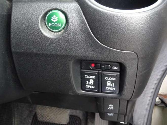 N-BOXカスタムG ターボSSパッケージ 4WD　本州仕入・ナビ・TV・Bluetooth・バックカメラ・ETC・両側パワスラ・禁煙車・シートヒーター 660