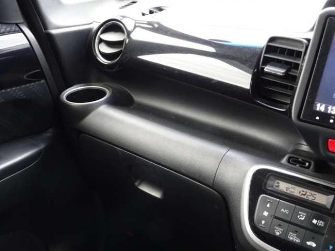 N-BOXカスタムG ターボSSパッケージ 4WD　本州仕入・ナビ・TV・Bluetooth・バックカメラ・ETC・両側パワスラ・禁煙車・シートヒーター 660