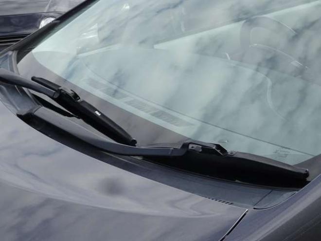 プリウス1.8 S LEDエディション　ETC・禁煙車・LEDヘッドライト・寒冷地仕様・夏冬タイヤ付き 2WD 1800