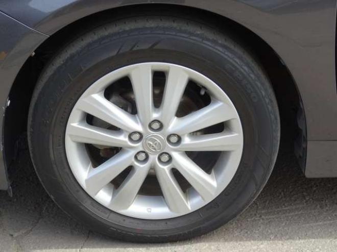 プリウス1.8 S LEDエディション　ETC・禁煙車・LEDヘッドライト・寒冷地仕様・夏冬タイヤ付き 2WD 1800