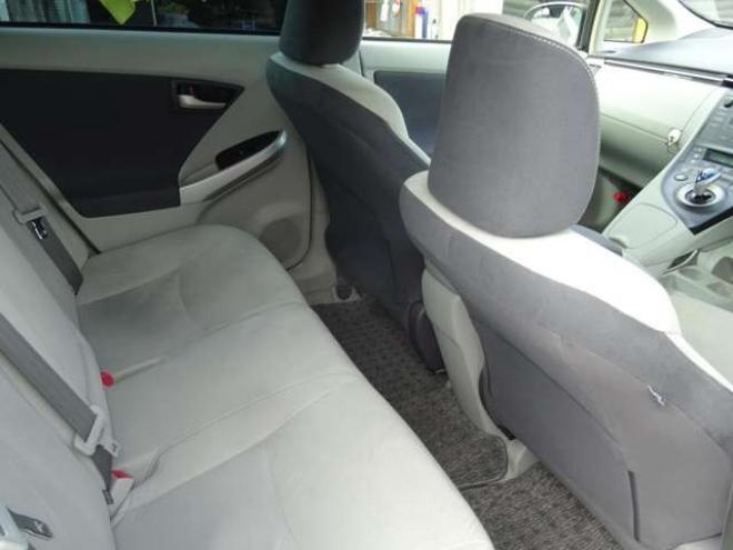 プリウス1.8 S LEDエディション　ETC・禁煙車・LEDヘッドライト・寒冷地仕様・夏冬タイヤ付き 2WD 1800