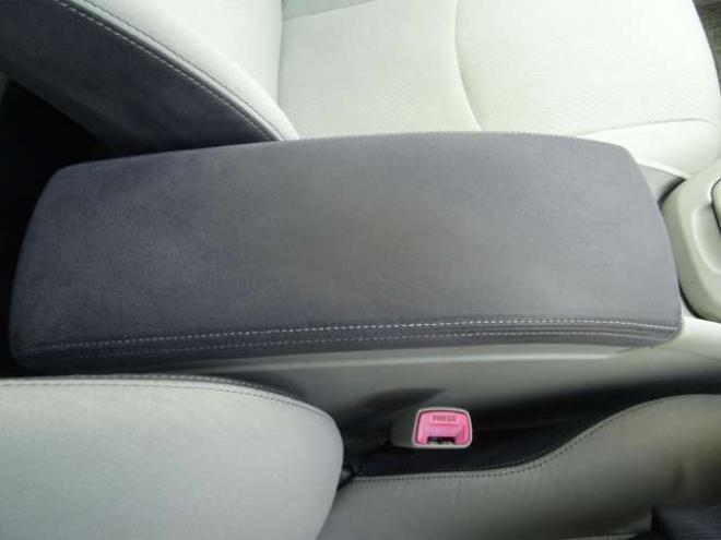 プリウス1.8 S LEDエディション　ETC・禁煙車・LEDヘッドライト・寒冷地仕様・夏冬タイヤ付き 2WD 1800