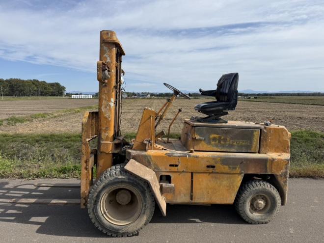 フォークリフトコマツ FD20 2トン ディーゼル ダブルタイヤ