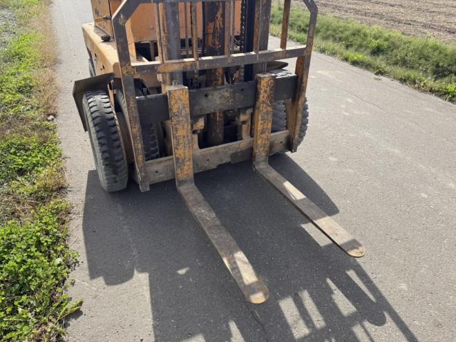 フォークリフトコマツ FD20 2トン ディーゼル ダブルタイヤ