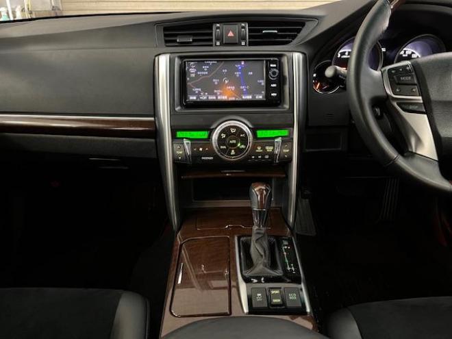 マークXプレミアム　Ｆｏｕｒ　本州仕入　寒冷地仕様　禁煙車　ＷＡＫＯＳバリアスコーティング済　純正１６インチＡＷ　純正１６ＡＷ＋スタッドレスタイヤ付　純正ナビ（フルセグ地デジ　ＤＶＤ再生　Ｂｌｕｅｔｏｏｔｈ対応）＋バックカメラ　純正ハーフレザーシート　エンジンスターター　クルーズコントロール　ＰＵＳＨスタート　スマートキー　フロントガラス熱線　ミラーヒーター　両席パワーシート　タイミングチェーン車　ＨＩＤヘッドライト　横滑り防止装置　ＥＴＣ 4WD 2500 4Dr