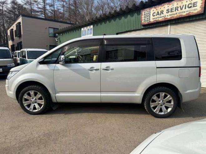 デリカD：5 2.2 シャモニー ディーゼルターボ 4WD　ワンオーナー/社外ナビ/両側パワスラ/ETC 2300