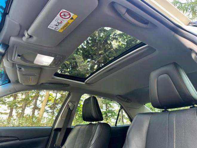 クラウンアスリート 2.5 G i-Four 4WD　サンルーフ　黒皮シート　レーダークルーズ　ETC　パワステ　パワーウィンドウ　純正ナビ　純正アルミ　ABS　キーレスエントリー 2500