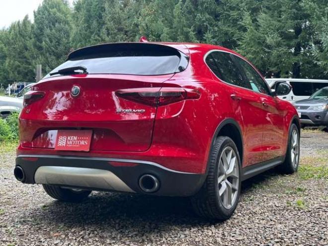 アルファロメオステルヴィオ ファースト エディション 4WD　ターボ　パワステ　パワーウィンドウ　白革シート　純正アルミ　ABS　キーレス　ディーラー車　オーディオハーマン　リアパワーゲート　シートヒーター　ETC　クルーズコントロール 正規輸入車 2000