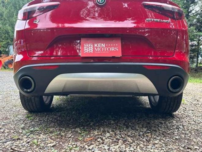 アルファロメオステルヴィオ ファースト エディション 4WD　ターボ　パワステ　パワーウィンドウ　白革シート　純正アルミ　ABS　キーレス　ディーラー車　オーディオハーマン　リアパワーゲート　シートヒーター　ETC　クルーズコントロール 正規輸入車 2000