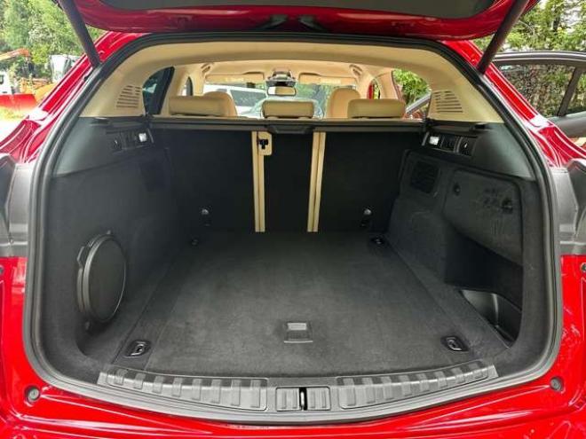 アルファロメオステルヴィオ ファースト エディション 4WD　ターボ　パワステ　パワーウィンドウ　白革シート　純正アルミ　ABS　キーレス　ディーラー車　オーディオハーマン　リアパワーゲート　シートヒーター　ETC　クルーズコントロール 正規輸入車 2000