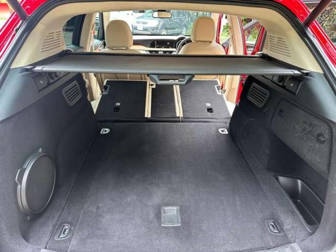 アルファロメオステルヴィオ ファースト エディション 4WD　ターボ　パワステ　パワーウィンドウ　白革シート　純正アルミ　ABS　キーレス　ディーラー車　オーディオハーマン　リアパワーゲート　シートヒーター　ETC　クルーズコントロール 正規輸入車 2000