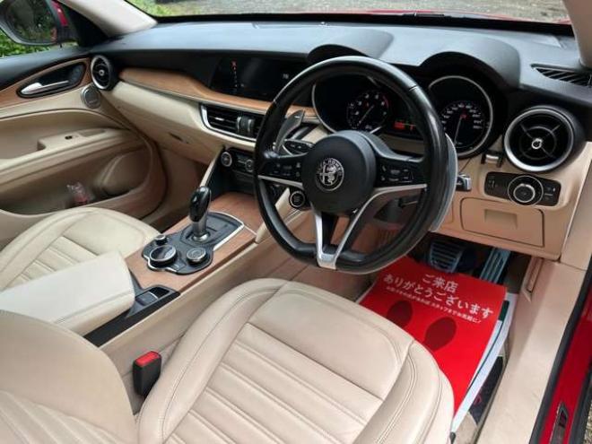 アルファロメオステルヴィオ ファースト エディション 4WD　ターボ　パワステ　パワーウィンドウ　白革シート　純正アルミ　ABS　キーレス　ディーラー車　オーディオハーマン　リアパワーゲート　シートヒーター　ETC　クルーズコントロール 正規輸入車 2000