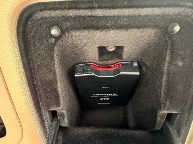 アルファロメオステルヴィオ ファースト エディション 4WD　ターボ　パワステ　パワーウィンドウ　白革シート　純正アルミ　ABS　キーレス　ディーラー車　オーディオハーマン　リアパワーゲート　シートヒーター　ETC　クルーズコントロール 正規輸入車 2000