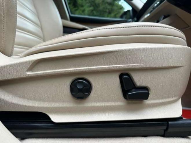 アルファロメオステルヴィオ ファースト エディション 4WD　ターボ　パワステ　パワーウィンドウ　白革シート　純正アルミ　ABS　キーレス　ディーラー車　オーディオハーマン　リアパワーゲート　シートヒーター　ETC　クルーズコントロール 正規輸入車 2000