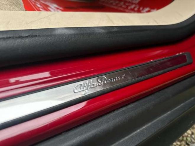 アルファロメオステルヴィオ ファースト エディション 4WD　ターボ　パワステ　パワーウィンドウ　白革シート　純正アルミ　ABS　キーレス　ディーラー車　オーディオハーマン　リアパワーゲート　シートヒーター　ETC　クルーズコントロール 正規輸入車 2000