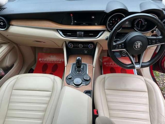 アルファロメオステルヴィオ ファースト エディション 4WD　ターボ　パワステ　パワーウィンドウ　白革シート　純正アルミ　ABS　キーレス　ディーラー車　オーディオハーマン　リアパワーゲート　シートヒーター　ETC　クルーズコントロール 正規輸入車 2000