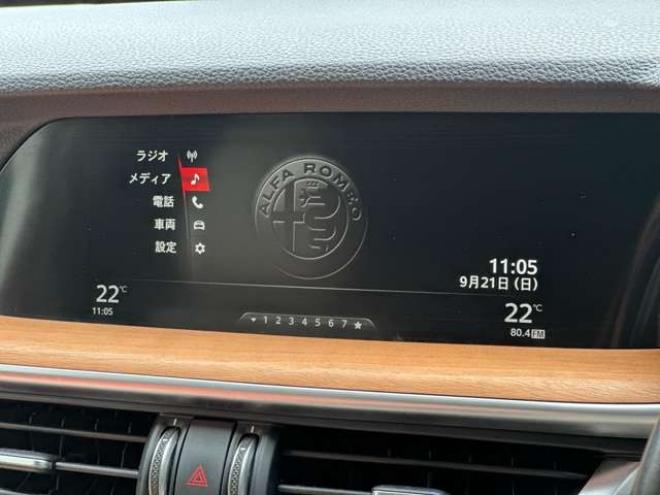 アルファロメオステルヴィオ ファースト エディション 4WD　ターボ　パワステ　パワーウィンドウ　白革シート　純正アルミ　ABS　キーレス　ディーラー車　オーディオハーマン　リアパワーゲート　シートヒーター　ETC　クルーズコントロール 正規輸入車 2000