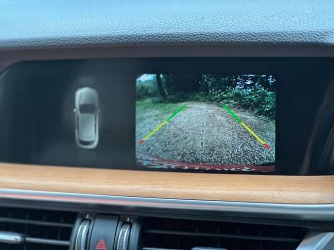 アルファロメオステルヴィオ ファースト エディション 4WD　ターボ　パワステ　パワーウィンドウ　白革シート　純正アルミ　ABS　キーレス　ディーラー車　オーディオハーマン　リアパワーゲート　シートヒーター　ETC　クルーズコントロール 正規輸入車 2000