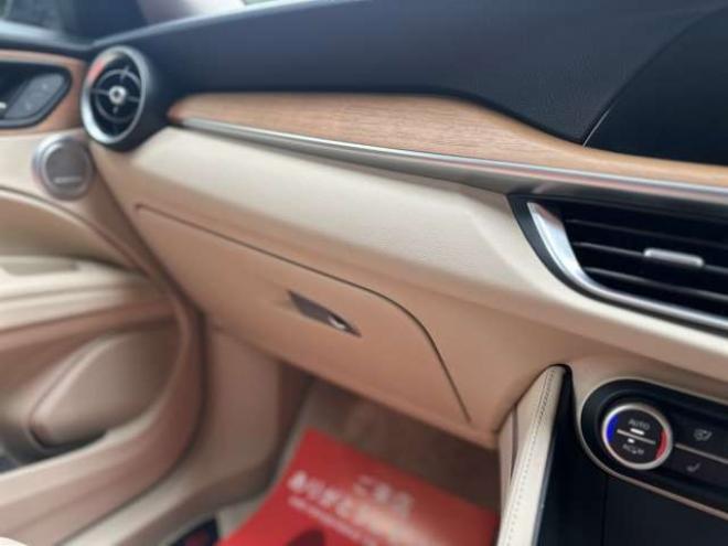 アルファロメオステルヴィオ ファースト エディション 4WD　ターボ　パワステ　パワーウィンドウ　白革シート　純正アルミ　ABS　キーレス　ディーラー車　オーディオハーマン　リアパワーゲート　シートヒーター　ETC　クルーズコントロール 正規輸入車 2000