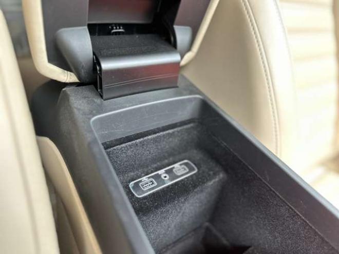 アルファロメオステルヴィオ ファースト エディション 4WD　ターボ　パワステ　パワーウィンドウ　白革シート　純正アルミ　ABS　キーレス　ディーラー車　オーディオハーマン　リアパワーゲート　シートヒーター　ETC　クルーズコントロール 正規輸入車 2000