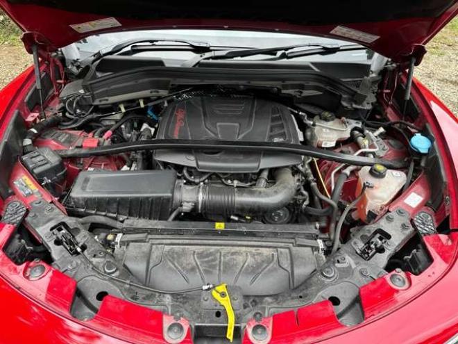 アルファロメオステルヴィオ ファースト エディション 4WD　ターボ　パワステ　パワーウィンドウ　白革シート　純正アルミ　ABS　キーレス　ディーラー車　オーディオハーマン　リアパワーゲート　シートヒーター　ETC　クルーズコントロール 正規輸入車 2000