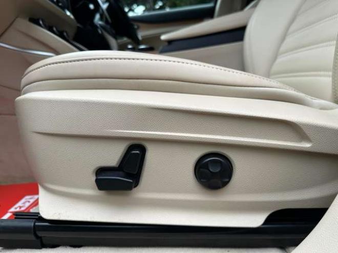 アルファロメオステルヴィオ ファースト エディション 4WD　ターボ　パワステ　パワーウィンドウ　白革シート　純正アルミ　ABS　キーレス　ディーラー車　オーディオハーマン　リアパワーゲート　シートヒーター　ETC　クルーズコントロール 正規輸入車 2000