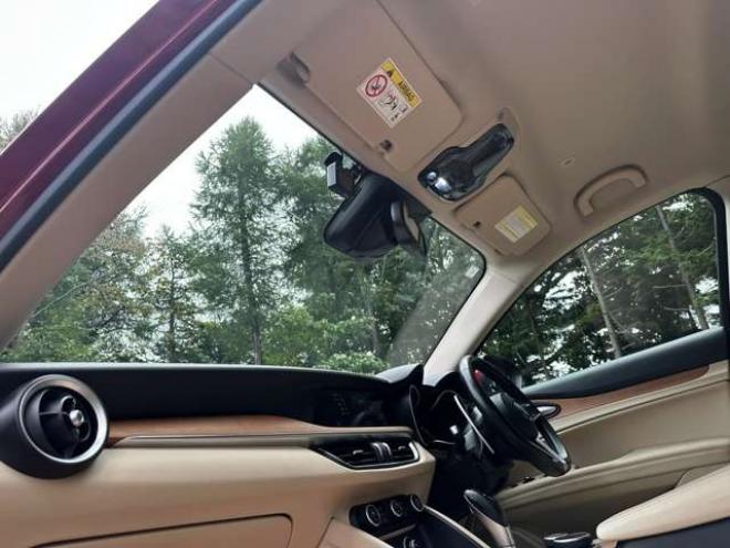 アルファロメオステルヴィオ ファースト エディション 4WD　ターボ　パワステ　パワーウィンドウ　白革シート　純正アルミ　ABS　キーレス　ディーラー車　オーディオハーマン　リアパワーゲート　シートヒーター　ETC　クルーズコントロール 正規輸入車 2000