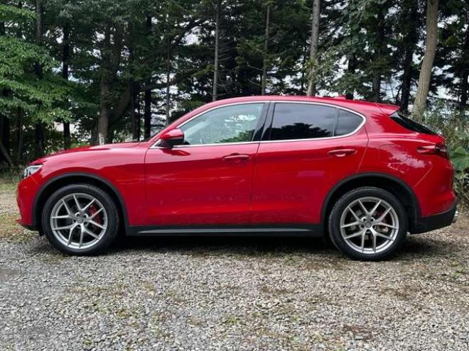 アルファロメオステルヴィオ ファースト エディション 4WD　ターボ　パワステ　パワーウィンドウ　白革シート　純正アルミ　ABS　キーレス　ディーラー車　オーディオハーマン　リアパワーゲート　シートヒーター　ETC　クルーズコントロール 正規輸入車 2000