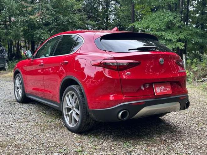 アルファロメオステルヴィオ ファースト エディション 4WD　ターボ　パワステ　パワーウィンドウ　白革シート　純正アルミ　ABS　キーレス　ディーラー車　オーディオハーマン　リアパワーゲート　シートヒーター　ETC　クルーズコントロール 正規輸入車 2000