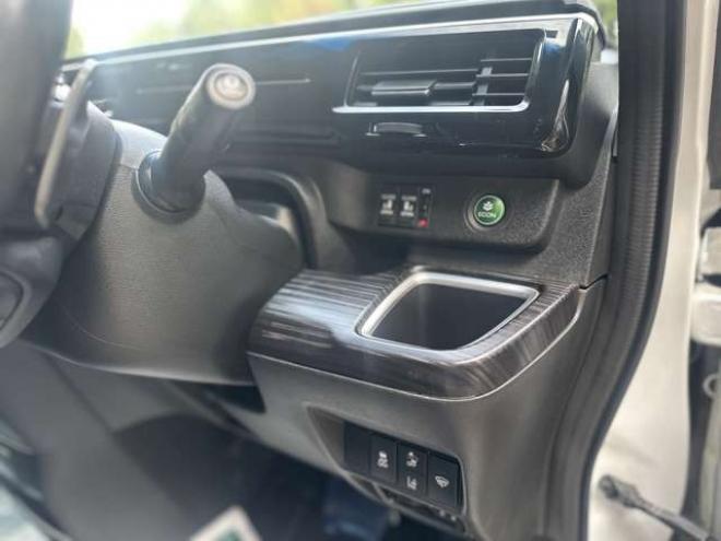 ステップワゴン1.5 スパーダ クールスピリット 4WD　ホンダセンシング　純正アルミ　パワステ　パワーウィンドウ　記録簿　ABS　両側パワースライドドア　クルーズコントロール　LEDヘッドライト　トリプルゾーンフルオートエアコン　コンビシート 1500