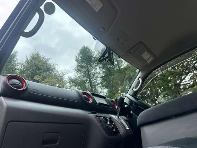 キャラバンNV350 2.5 プレミアムGX ロングボディ ディーゼルターボ 4WD　パワーウィンドウ　パワステ　社外ナビ　社外アルミ　ABS　キーレス　バックカメラ　エンジンスターター　ETC　リアヒーター　リアクーラー　盗難防止装置 2500