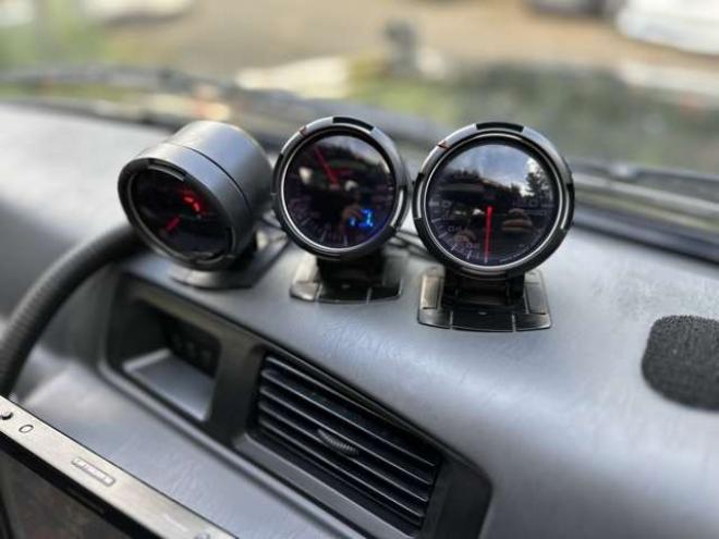 ランドクルーザー80 4.2 VXリミテッド EGR装着車 ディーゼルターボ 4WD　リフトアップ　社外バンパー　3連メーター　サンルーフ　キーレス　クルーズコントロール　ETC　パワステ　パワーウィンドウ　社外ナビ　社外アルミ　キーレスエントリー 4200