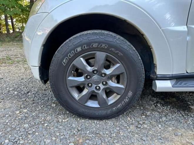 パジェロ3.2 ロング エクシード ディーゼルターボ 4WD　純正ナビ　バックカメラ　パワステ　パワーウィンドウ　純正アルミ　ABS　キーレス　シートヒーター 3200