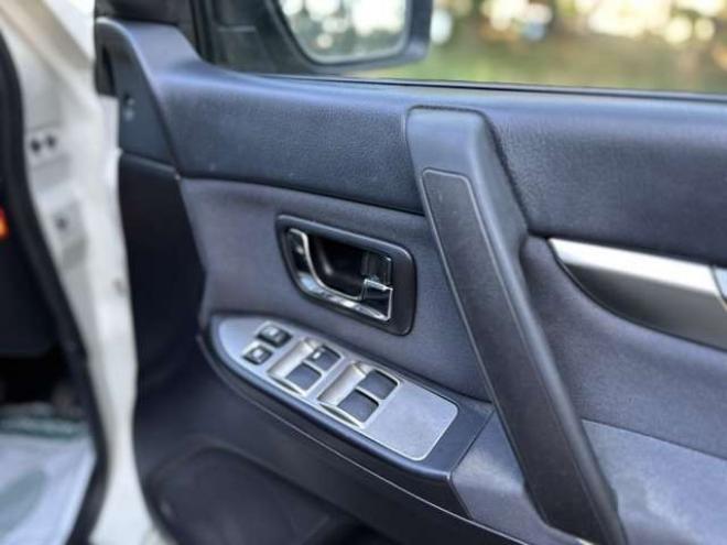 パジェロ3.2 ロング エクシード ディーゼルターボ 4WD　純正ナビ　バックカメラ　パワステ　パワーウィンドウ　純正アルミ　ABS　キーレス　シートヒーター 3200