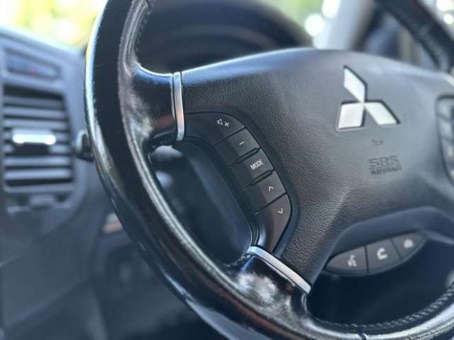 パジェロ3.2 ロング エクシード ディーゼルターボ 4WD　純正ナビ　バックカメラ　パワステ　パワーウィンドウ　純正アルミ　ABS　キーレス　シートヒーター 3200