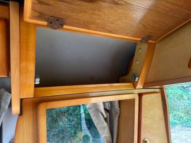 エブリィジョイン ハイルーフ 4WD　ポップアップルーフ　FFヒーター　サブバッテリー　700Wインバータリアヒーター　シンク　給水タンク　テーブル　禁煙車　パワステ　パワーウィンドウ　キーレス 660