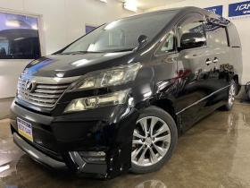 ヴェルファイア　２．４Ｚ　プラチナセレクションⅡ　本州仕入　ワンオーナー　禁煙車　ＷＡＫＯＳバリアスコーティング済　純正１８インチＡＷ　純正１６ＡＷ＋スタッドレスタイヤ付　両側パワースライドドア　パワーバックドア　純正ナビ（フルセグ地デジ　ＤＶＤ再生　Ｂｌｕｅｔｏｏｔｈ）＋バックカメラ　純正リアフリップダウンモニター　コーナーセンサー　横滑り防止装置　ＨＩＤ　ＥＴＣ 　タイミングチェーン 4WD 2400 5Dr