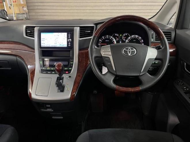 ヴェルファイア２．４Ｚ　プラチナセレクションⅡ　本州仕入　ワンオーナー　禁煙車　ＷＡＫＯＳバリアスコーティング済　純正１８インチＡＷ　純正１６ＡＷ＋スタッドレスタイヤ付　両側パワースライドドア　パワーバックドア　純正ナビ（フルセグ地デジ　ＤＶＤ再生　Ｂｌｕｅｔｏｏｔｈ）＋バックカメラ　純正リアフリップダウンモニター　コーナーセンサー　横滑り防止装置　ＨＩＤ　ＥＴＣ 　タイミングチェーン 4WD 2400 5Dr