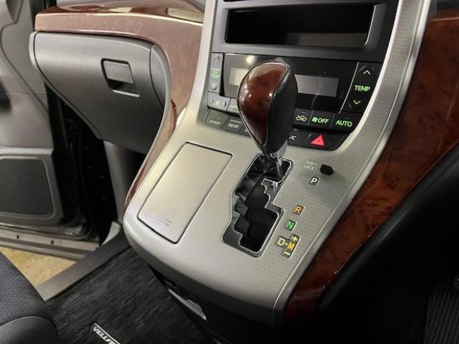 ヴェルファイア２．４Ｚ　プラチナセレクションⅡ　本州仕入　ワンオーナー　禁煙車　ＷＡＫＯＳバリアスコーティング済　純正１８インチＡＷ　純正１６ＡＷ＋スタッドレスタイヤ付　両側パワースライドドア　パワーバックドア　純正ナビ（フルセグ地デジ　ＤＶＤ再生　Ｂｌｕｅｔｏｏｔｈ）＋バックカメラ　純正リアフリップダウンモニター　コーナーセンサー　横滑り防止装置　ＨＩＤ　ＥＴＣ 　タイミングチェーン 4WD 2400 5Dr