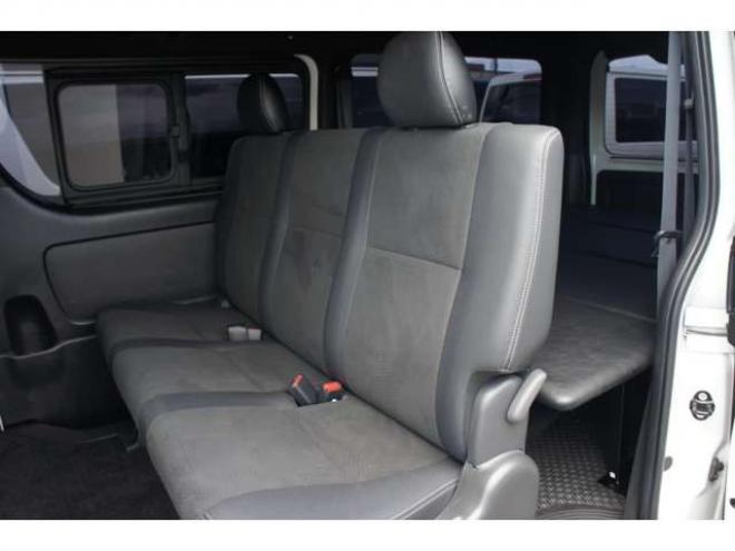 ハイエースバン2.8 スーパーGL ダークプライムII ロングボディ ディーゼルターボ 4WD　ESSEXカスタム　FリップスポイラーVer.4　サイドライナー　クワトロリアバンパー　プログレスIバッドパネル　17インチELホイール　ヨコハマPARADA　415COBRAフラットキット 2800