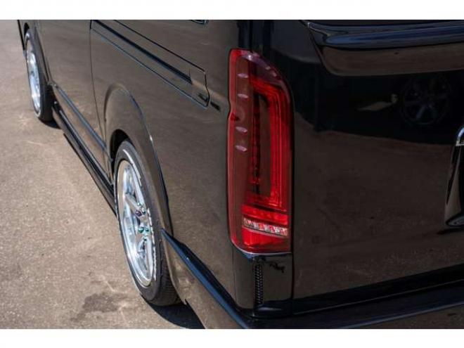 ハイエース2.7 GL ロング ファインテックツアラー 4WD　415COBRA　ファントムヘッドライトシステム&フェイスリフトキット&F/S/R/ルーフスポ/ボンネット/プレステージテールランプ&バッドラッカーSD-6プレミアムフォージッド18インチAW　TOYO　H30　225/50R18 2700