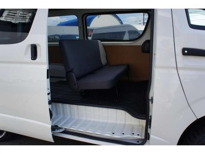 ハイエースバン2.8 DX ロング ディーゼルターボ 4WD　フロントシートセパレート仕様変更済　　　センターコンソール付　415COBRA丸目ライトキット&バッドラッカー16インチAW　415SAFARIフロントスポイラー　TOYOオープンカントリーR/T　電動格納ドアミラー 2800
